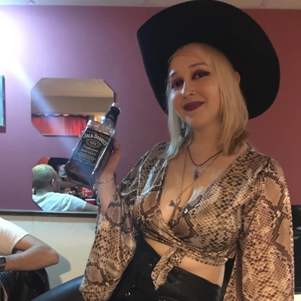 Meet your Posher, Alexandra